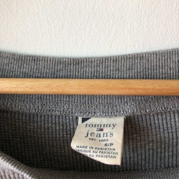 Tommy Hilfiger Grey Scoop Neck Crop Top - Picture 3 of 5